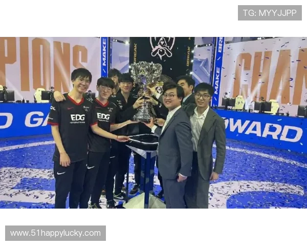 全球总决赛爆冷黑马逆袭豪取冠军震撼全场掀起电竞热潮