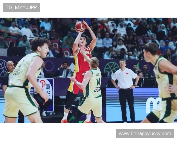 中国男篮迎战澳大利亚队全力备战亚洲杯 目标冲击最佳成绩 中国男篮迎战澳大利亚队全力备战亚洲杯 目标冲击最佳成绩