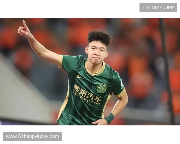 中国男足新星闪耀国际赛场展现拼搏精神助力球队取得关键胜利