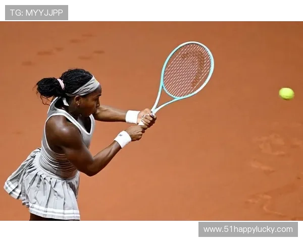 新生代球星在年度网球大奖赛上强势夺冠震撼全场掀起热议高潮再度