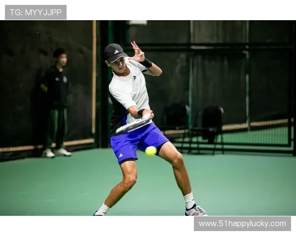 网球赛事激烈进行 各大选手争夺世界排名前列引发关注 网球赛事激烈进行 各大选手争夺世界排名前列引发关注