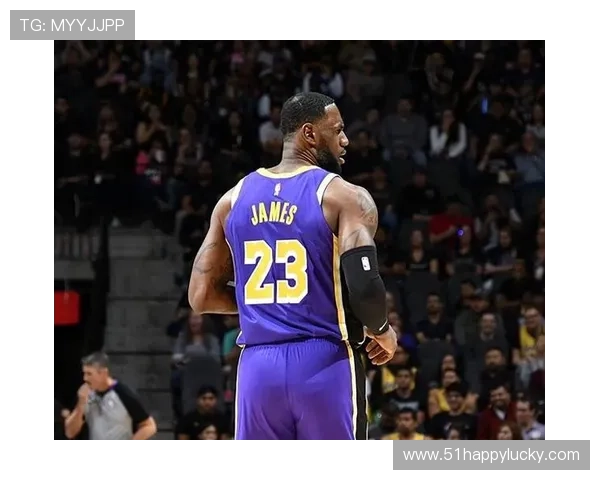 詹姆斯复出带领湖人逆转战胜勇士 赛季首场三双彰显王者风范 詹姆斯复出带领湖人逆转战胜勇士 赛季首场三双彰显王者风范